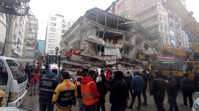 Gebäude eingestürzt nach Erdbeben