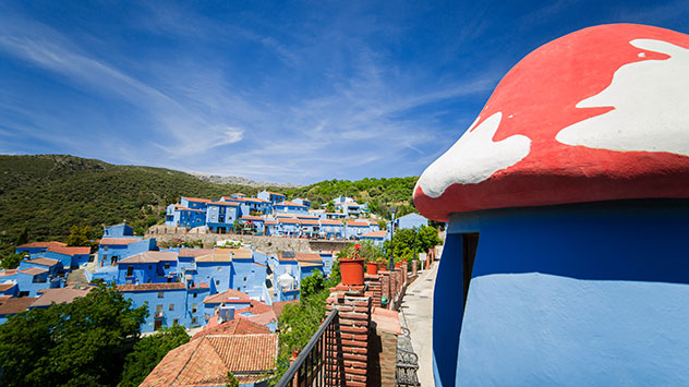 Schlumpfdorf in Malaga mit blauem Anstrich