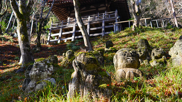 Steinstatuen im Tempel Otagi Nenbutsu-ji
