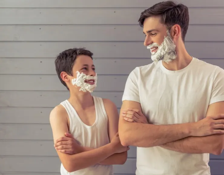 Comment apprendre à son fils à se raser