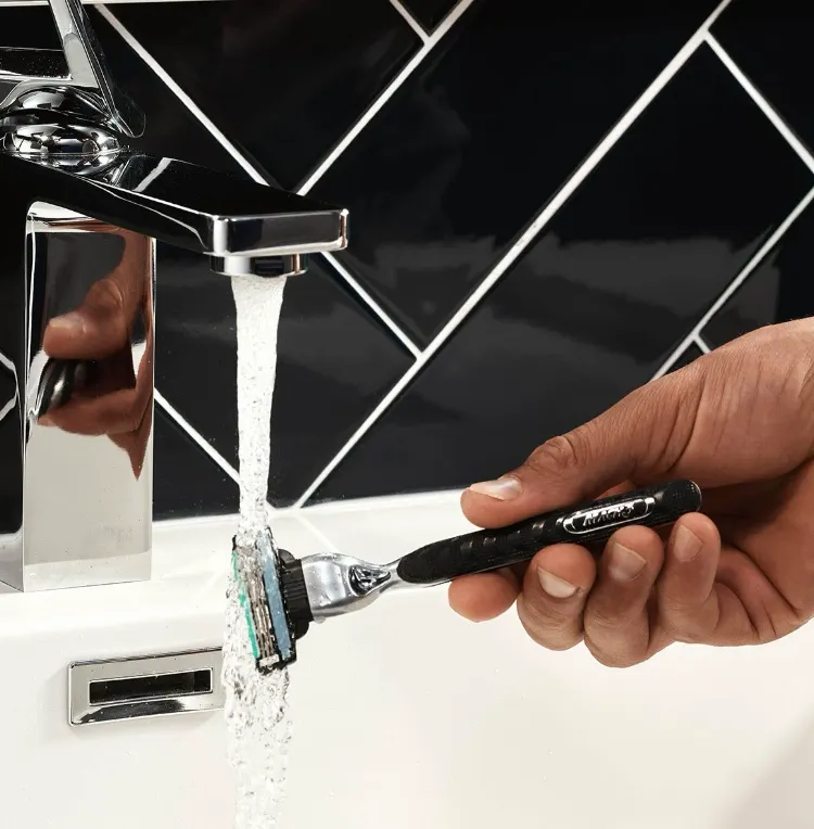 Banner of the blog named How to Care for your Razor