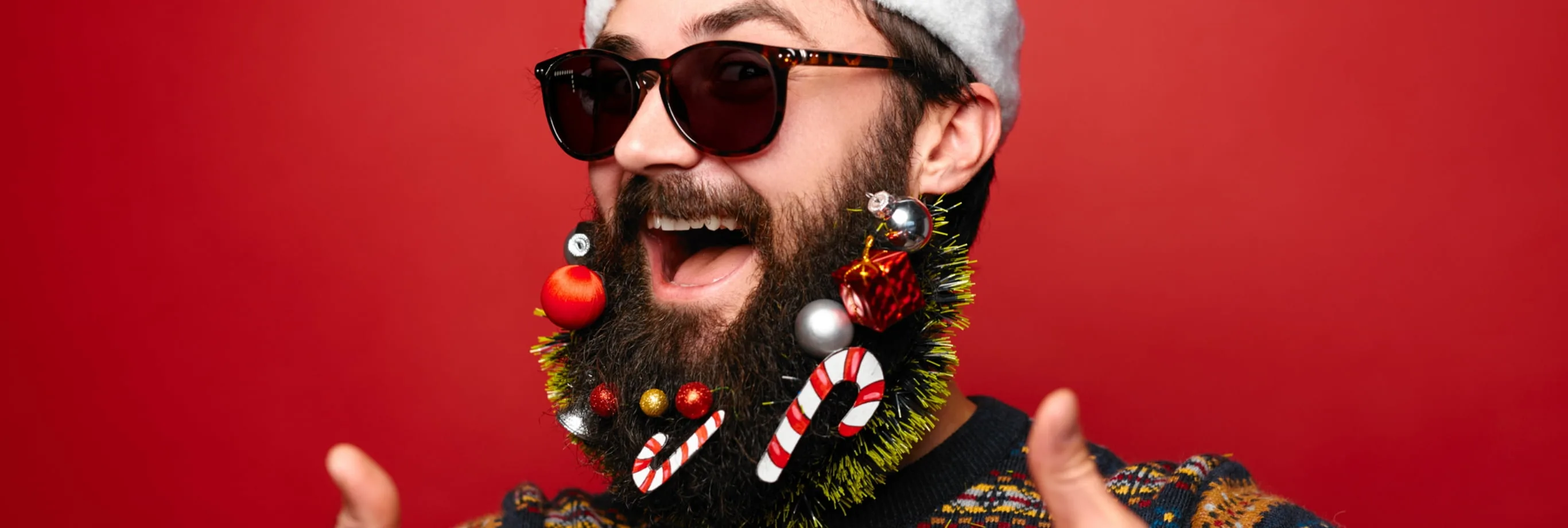 Barbe de Noël avec paillettes et boules de Noël
