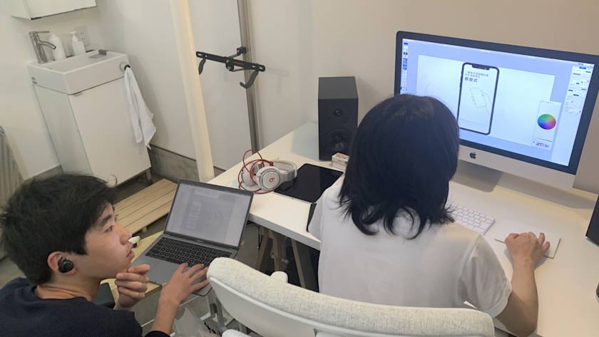 佐々木宅での開発合宿の様子