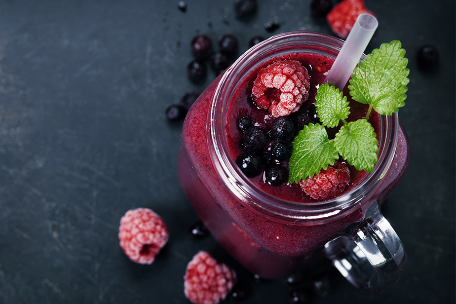 Ein Gaumenschmaus: Roter Beeren-Smoothie
