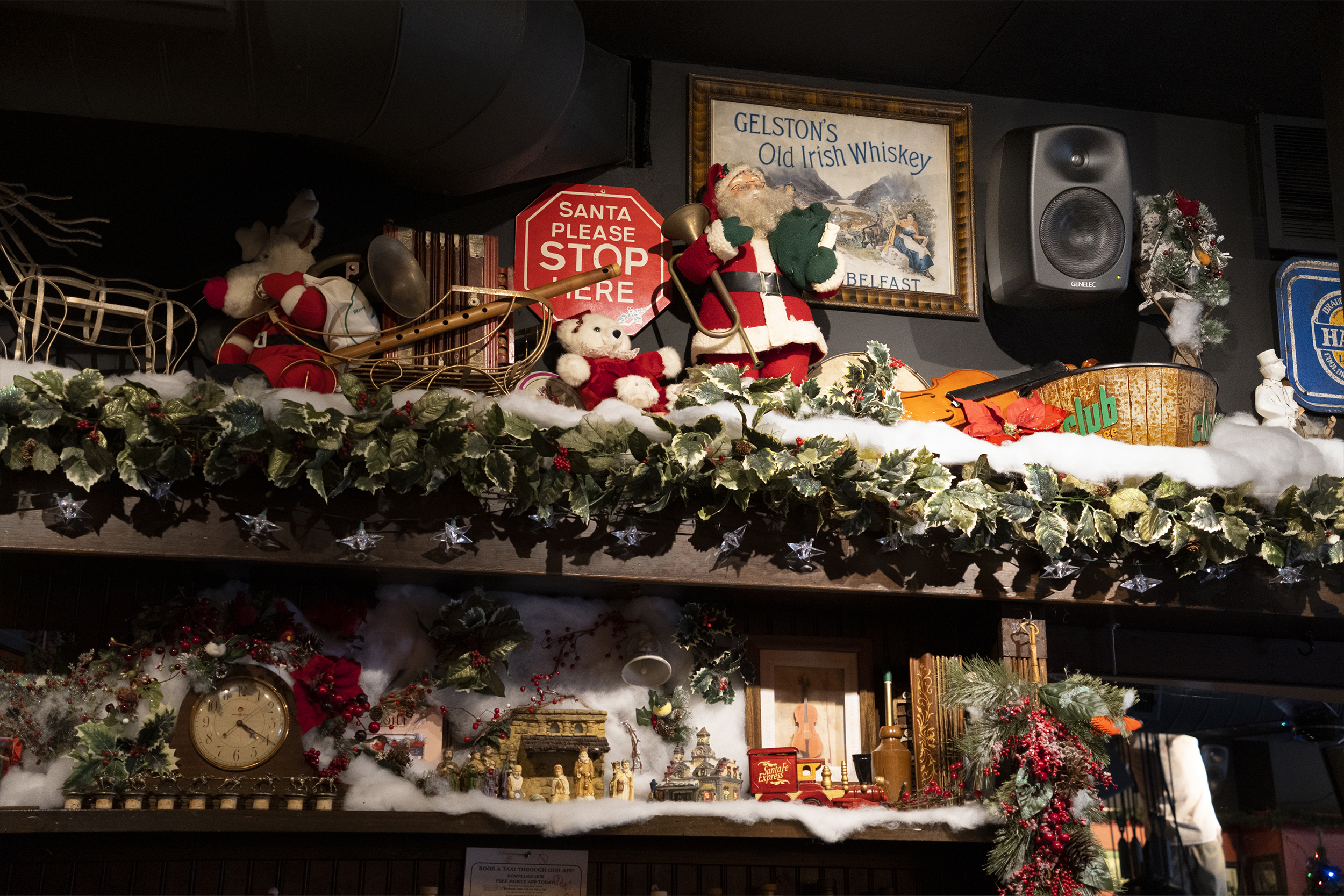 4040A The Burren with Christmas decorations