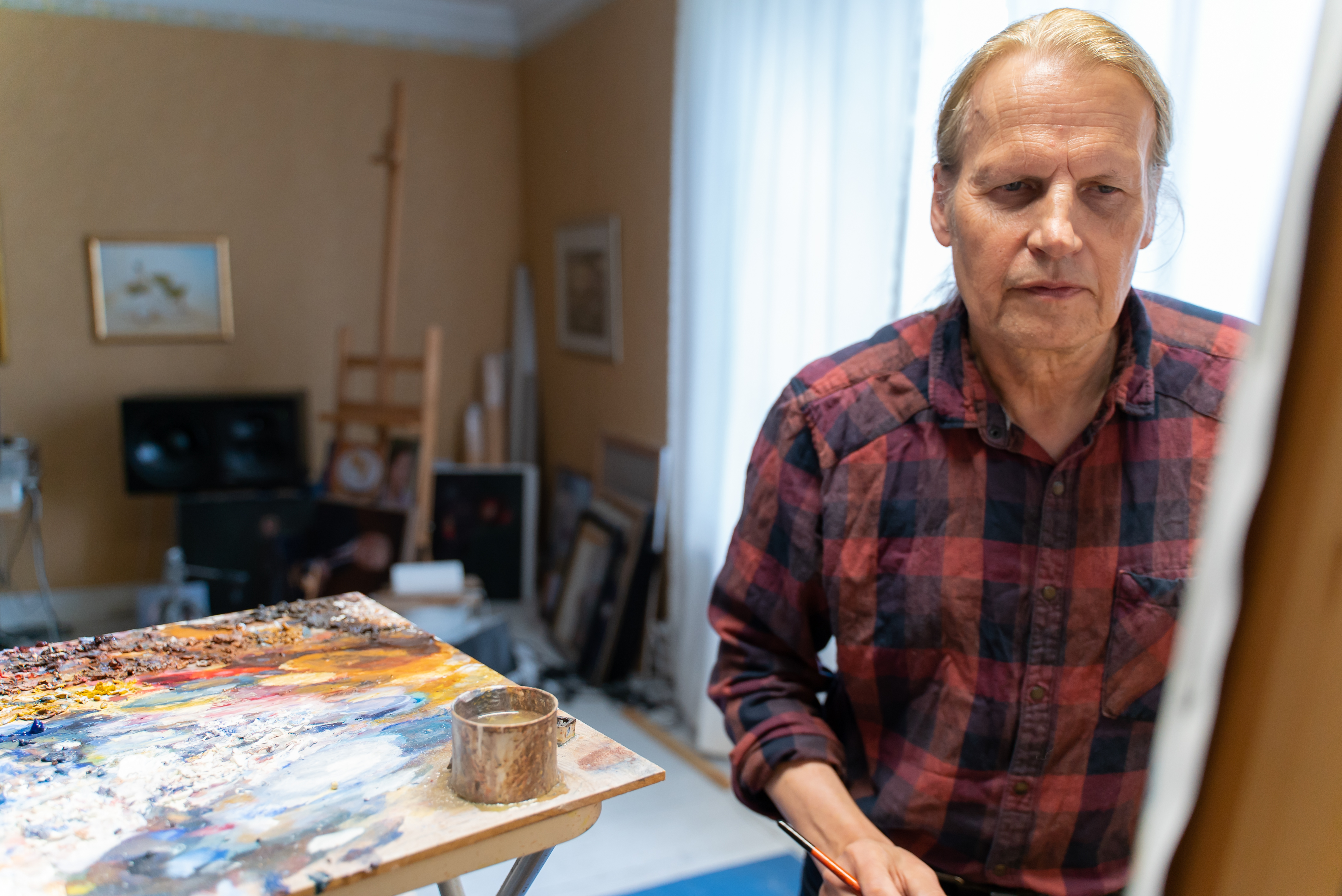 Genelecien äänenlaatu täyttää taidemaalari Kaj Stenvallin tiukimmatkin kriteerit