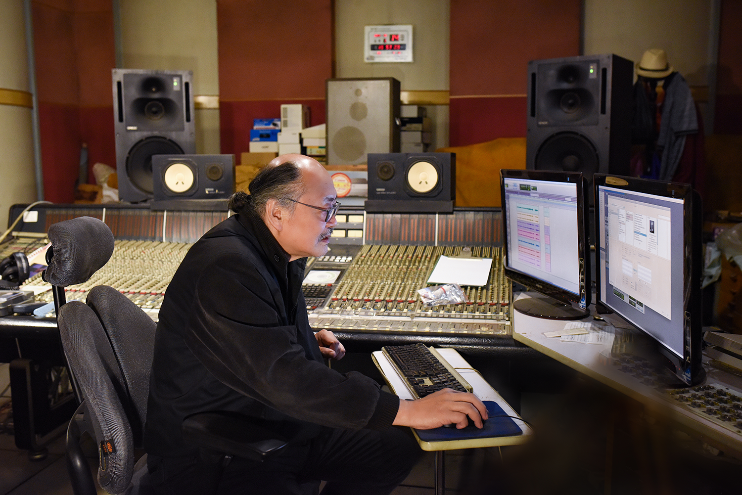 Mr. Zhang Xiaoan working in the studio