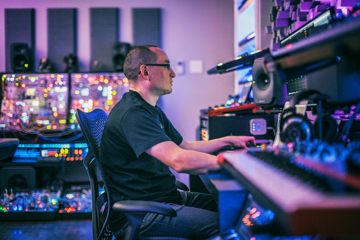 Richard Devine in his Studio with 8331A Interview Header