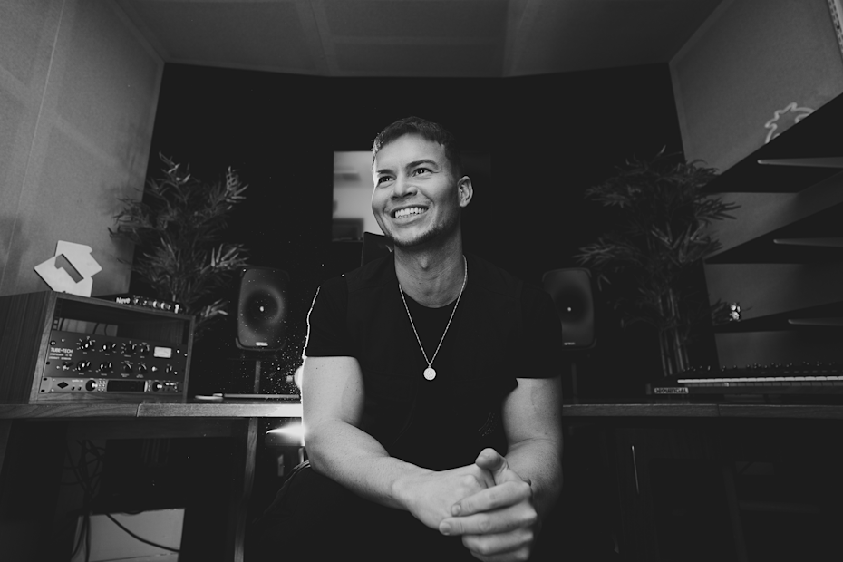 DJ/プロデューサー、ジョエル・コリーのホーム・スタジオを訪ねる