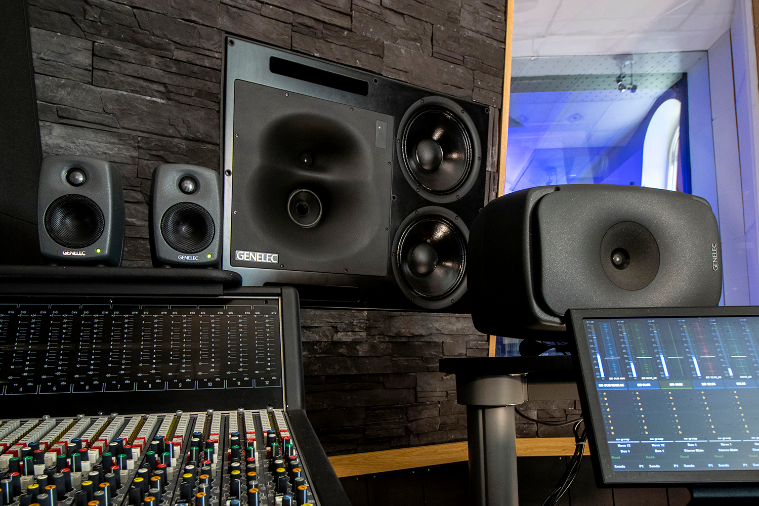 Maxe Axelsson chooses the perfect Genelec mastering combination