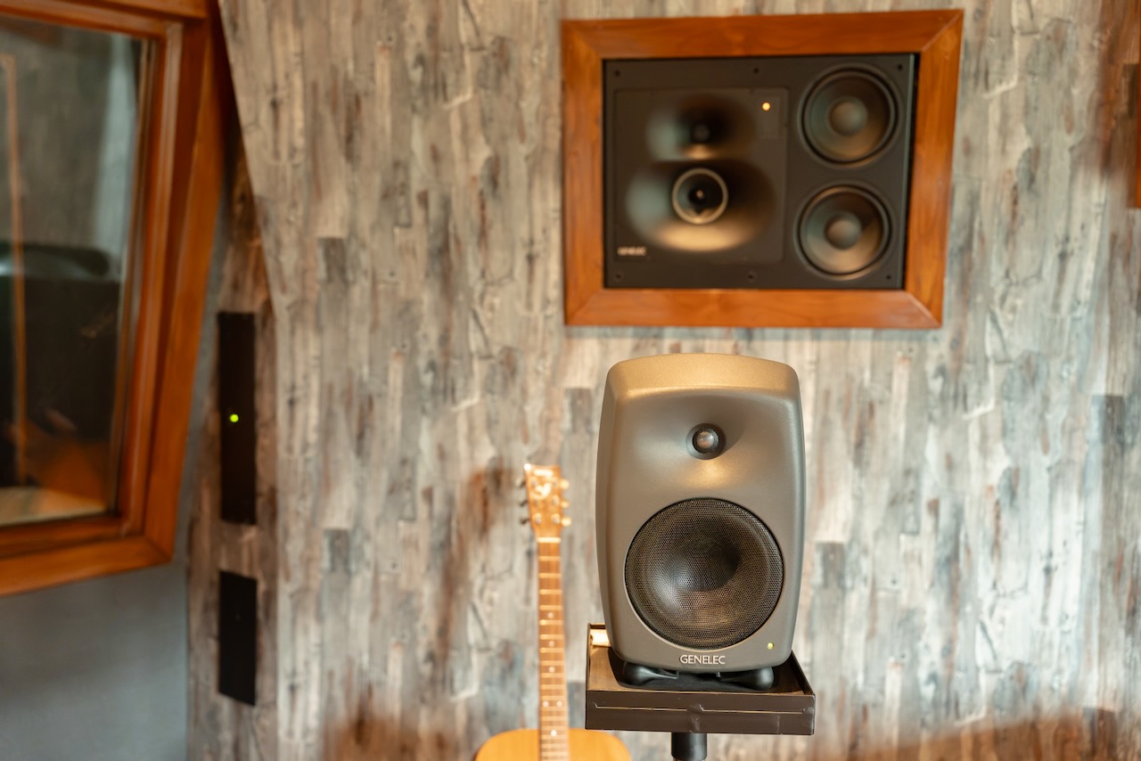 DVAAR Studio: Monitor 1