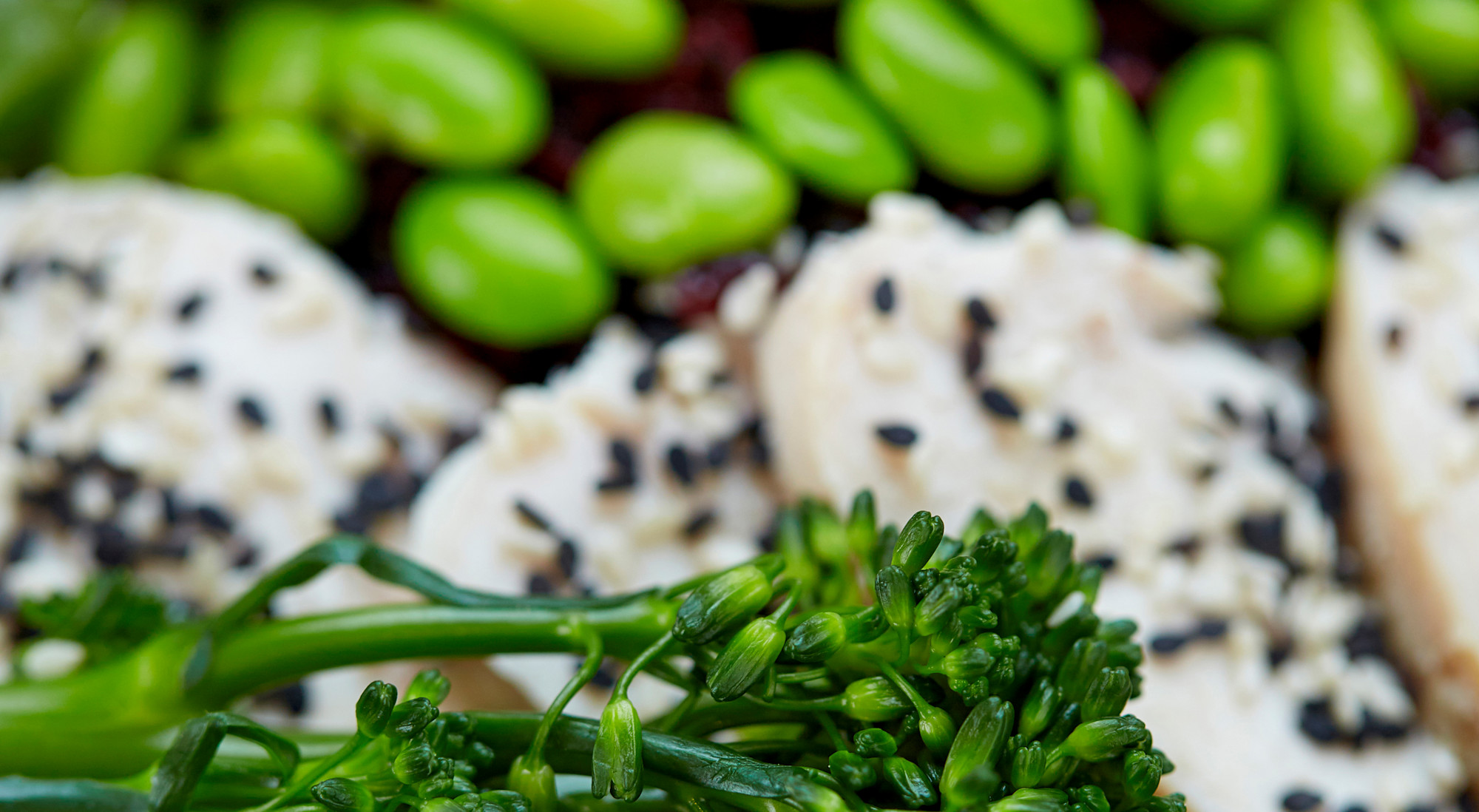 Pret's Asian Salad ingredients with broccoli, chicken, sesame seeds and edamame beans.