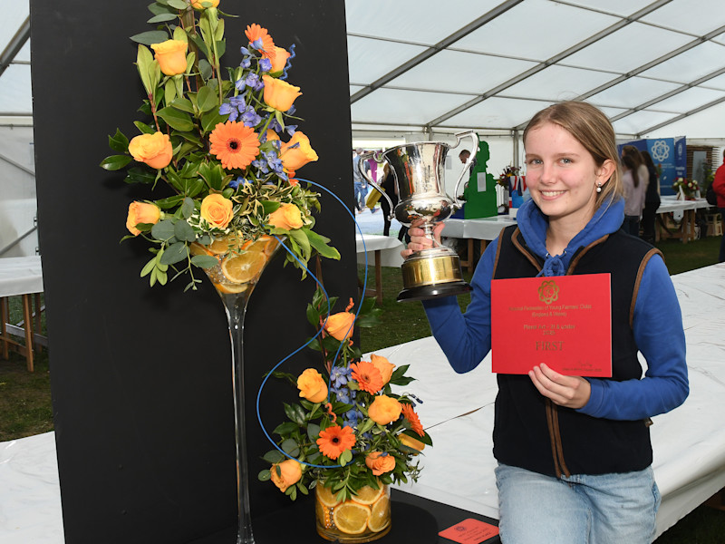 Lois – Floral Art u21 (2025)