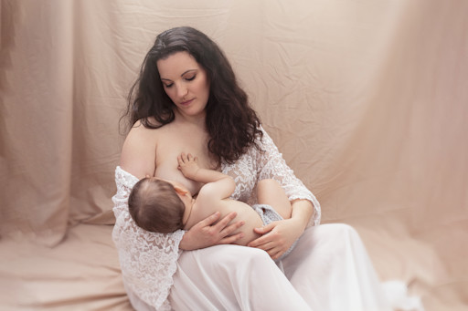 Séance photo allaitement à Carcassonne Séance photo allaitement à Carcassonne