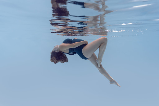 Photographe grossesse underwater à Toulouse et Béziers
