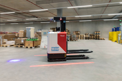 Mobiler Roboter Logistik 1 (dco-amr-vaud-082023_H7A6553_2000px.jpg)