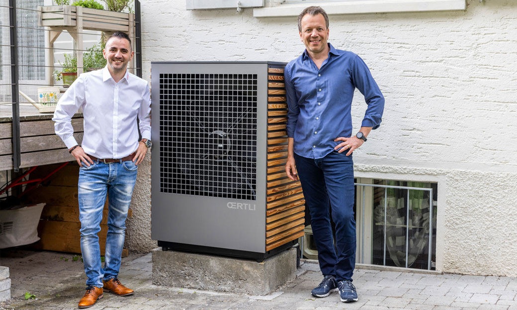 Satisfaits de la mise en œuvre : Jasmin Amiti de Koster AG et le client Lukas Leuenberger. Satisfaits de la mise en œuvre : Jasmin Amiti de Koster AG et le client Lukas Leuenberger.