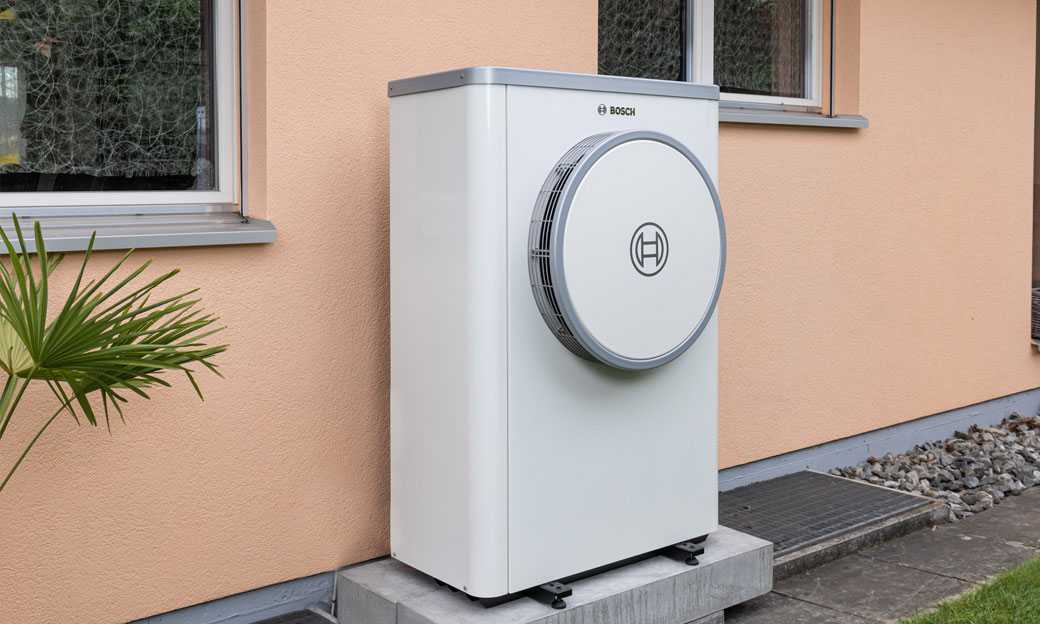 Pompa di calore aria-acqua Bosch CS7400iAW ORE. Pompa di calore aria-acqua Bosch CS7400iAW ORE.