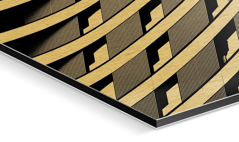 Nahaufnahme eines Direktdrucks auf gebürstetem Aluminium in Gold.
