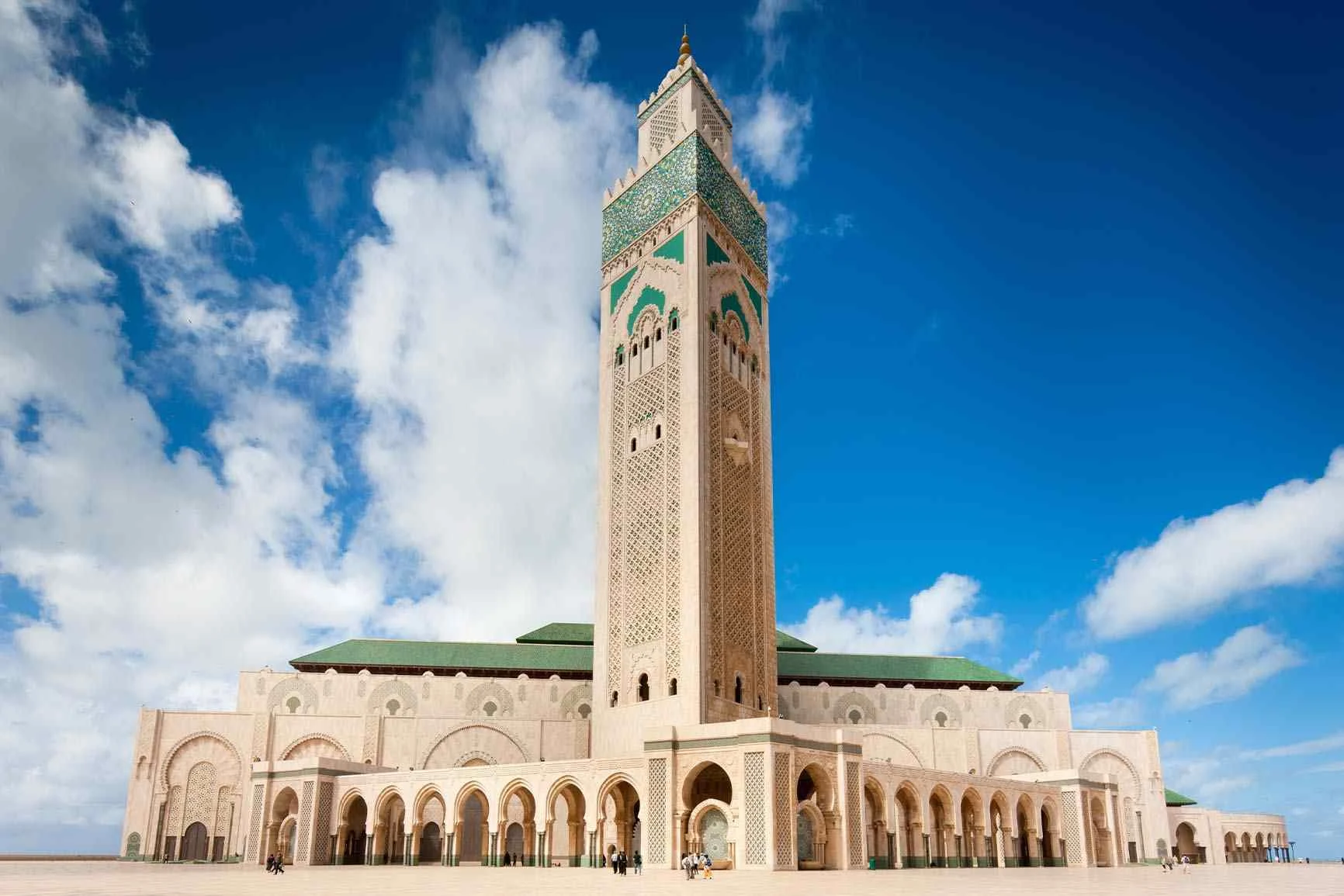 Tilt-shift effect: Hassan II Mosque A tilt-shift photograph of the Hassan II Mosque in Casablanca, featuring a miniature effect created by selective blurring.