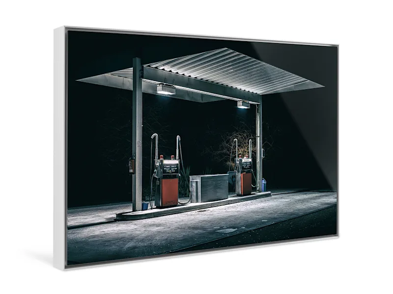 ArtBox en aluminium 2 Une photographie nocturne d'une station-service dans une Aluminium ArtBox.