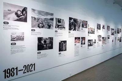 40 years of laif - exhibition at the MAKK White wall with timeline from 1981 to 2021, with photos and texts on the history of the laif photo agency.
