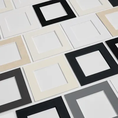 Aperçu des différents échantillons de passe-partout Différents échantillons de passe-partout disposés côte à côte sur fond blanc.