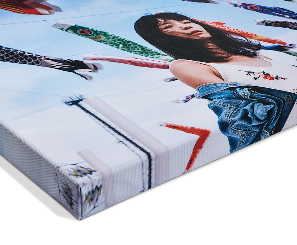 Impression sur toile mate sur châssis avec bords miroir.