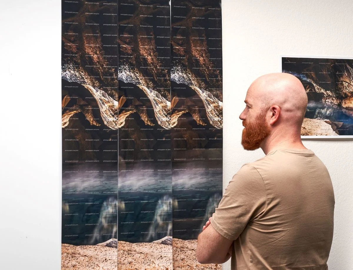 Large-format Print with Ole Step 4: Order a test print of the entire motif, Jan-Ole Schmidt in front of the printed test paper variants