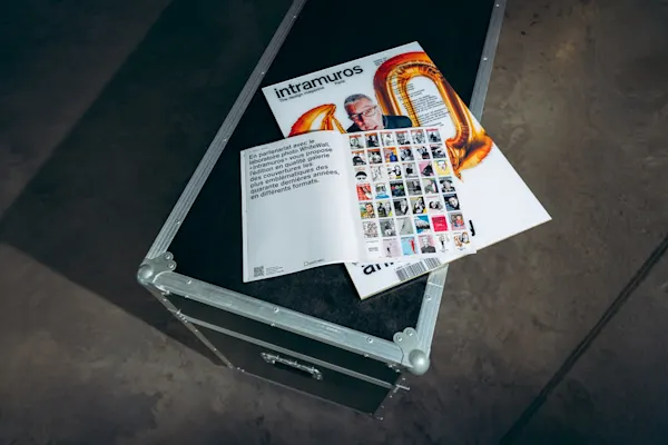 Intramuros x WhiteWall print and magazin laying both on black art box