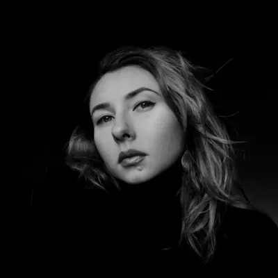 Portrait Artist 1 Black and white portrait of a woman
