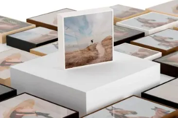 ArtBox Gift Edition Several ArtBox variants are lying on the floor, and one ArtBox is standing on a pedestal in the middle.