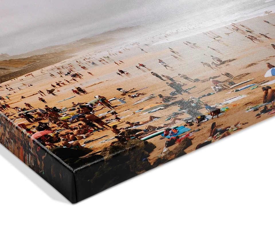 Hochglänzender Leinwanddruck auf Keilrahmen mit gespiegelten Kanten.