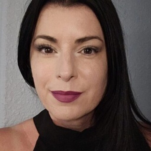 Karen Naves