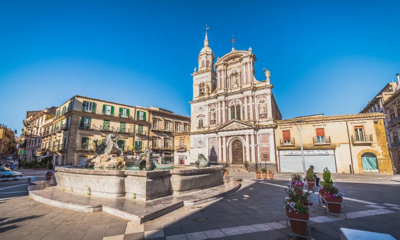 Den Küstenrummel von Catania gegen den Charme von Caltanissetta im Landesinneren tauschen.