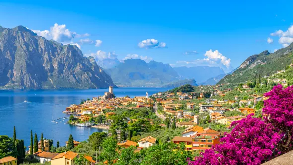 Urlaub im Ferienhaus an einem See in Italien.