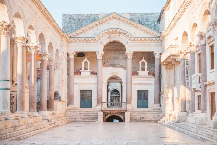 Wunderschöner Palast, der für den römischen Kaiser Diokletian in Split gebaut wurde.