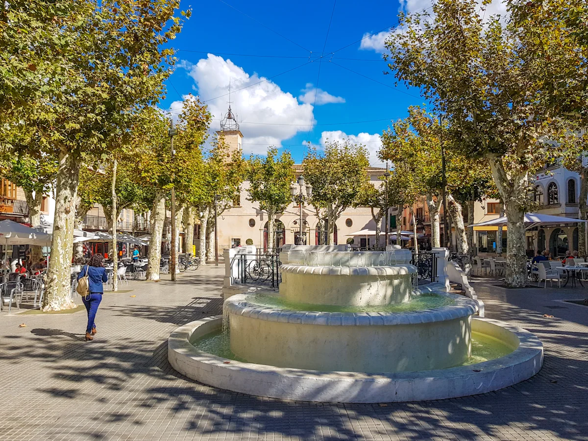 brunnen im dorf Sa Pobla auf der baleareninsel mallorca, spanien