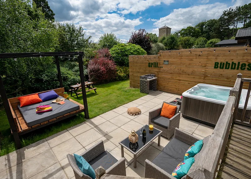 Spa Radience hot tub lodge at Raywell Hall Country Lodges (RAYW) in Raywell, Beverley, Yorkshire Moors and Coast, England, UK