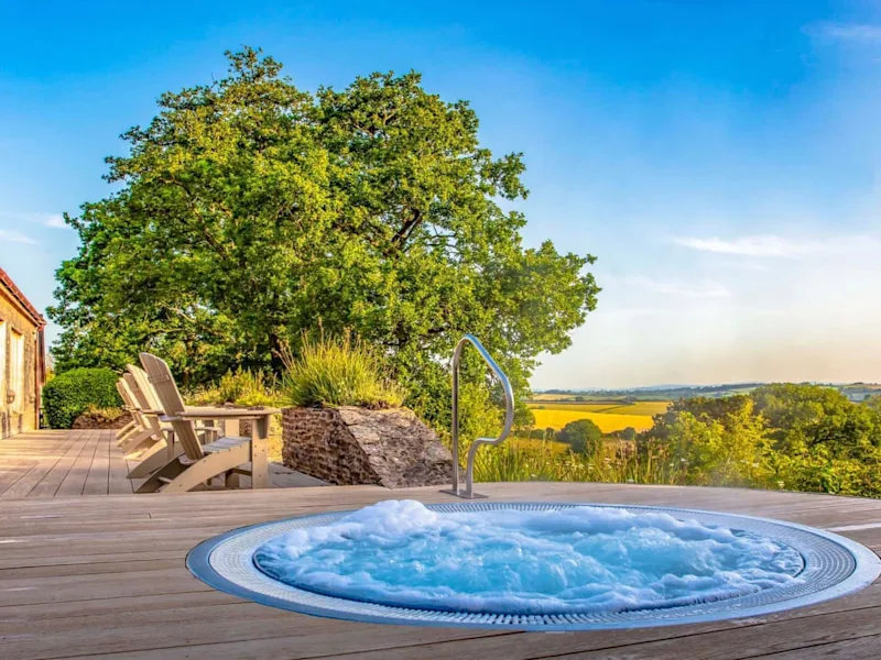 UKC7865-W05 Hot tub with view at Fernwhisper Retreat, Dartmouth, Devon, UK