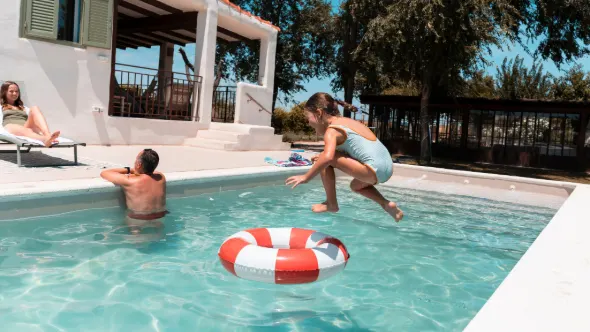 Last-minute holiday villas