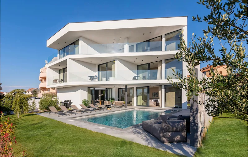Holiday villa with an outdoor swimming pool (CLD716) in Brac-Supetar, Croatia