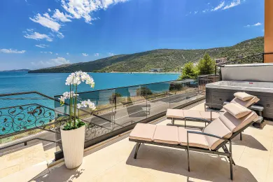 Last-minute holiday villas