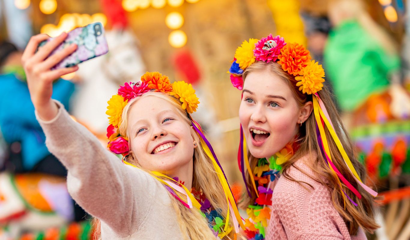 Selfie Karmivassa karnevaalissa