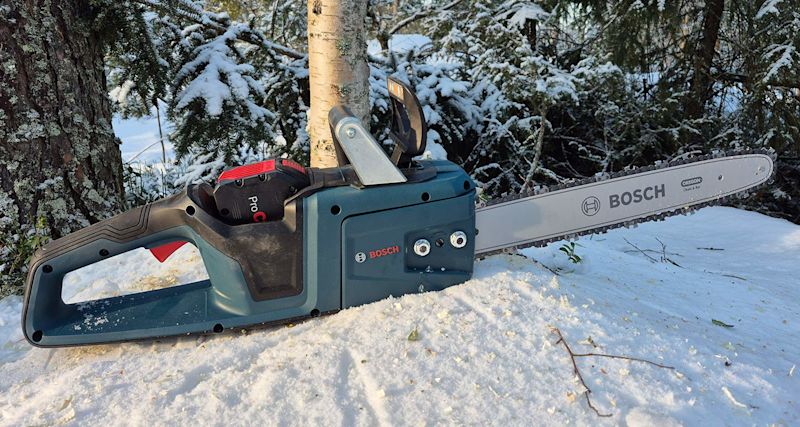 ammattilaisen-tuotetesti-akkuketjusaha-bosch-ja-turvajalkine-jalas-krauta-ak