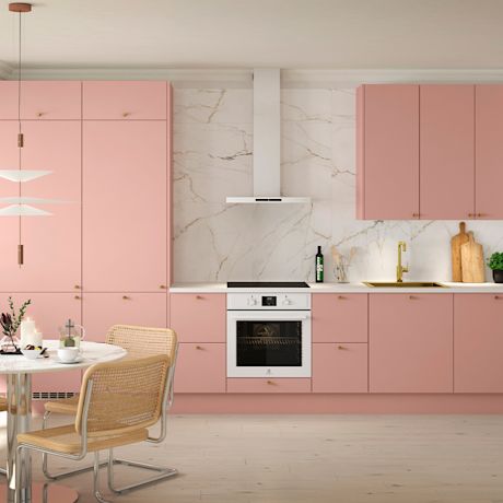 Cello-keittiömalliston vaaleanpunertavalla Onnela-ovimallilla toteutettu keittiö. Cello-keittiöitä myy K-Rauta.