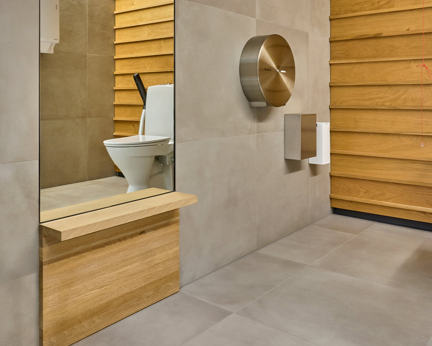 kalasatama-k-kampus-krautapro-dekostudio-referenssikohde-ak-wc-laattana-marazzi-powder-mud-60x60.