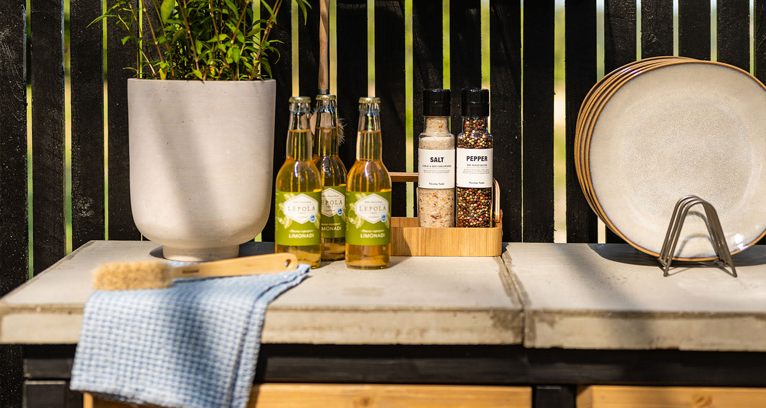 Säänkestävä betonipöytä kesäkeittiöön