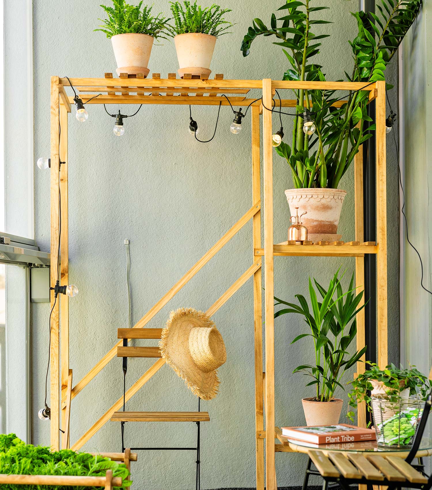 Tee itse parvekehylly ja oleskelunurkkaus: Valmis parvekehylly.