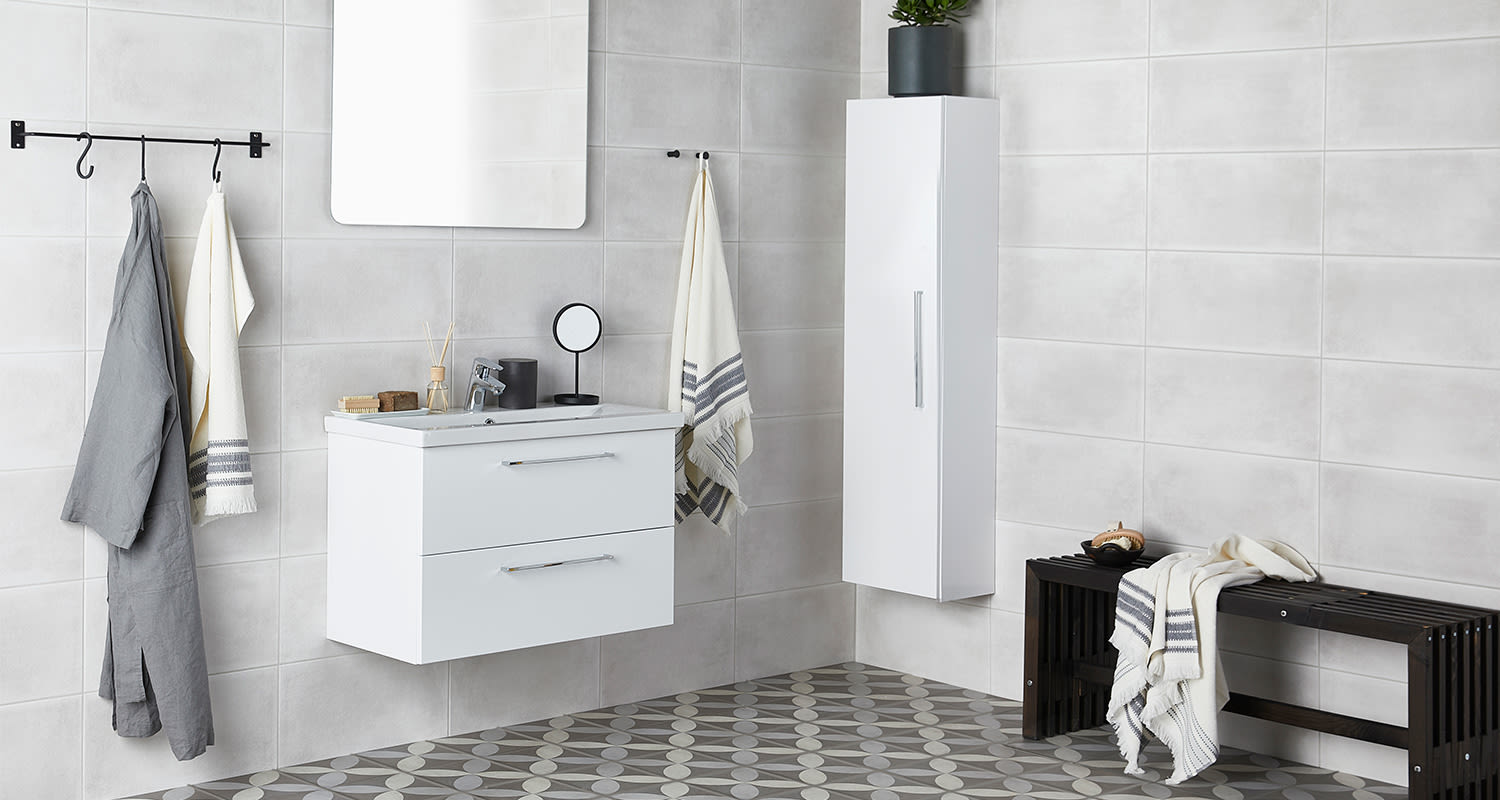 K-Raudan Cello Wave -kylpyhuonekalusteet vaaleanharmaassa kylpyhuoneessa